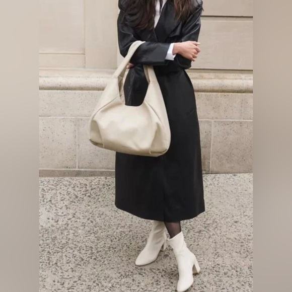 Stuart Weitzman Handbags - Stuart Weitzman Moda Oat Cream Italian Leather Hobo Bag Made In Italy